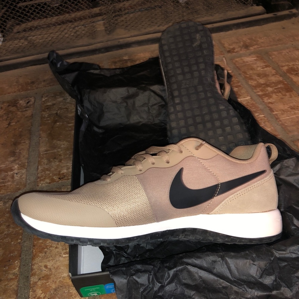 Men’s size 8 Nike